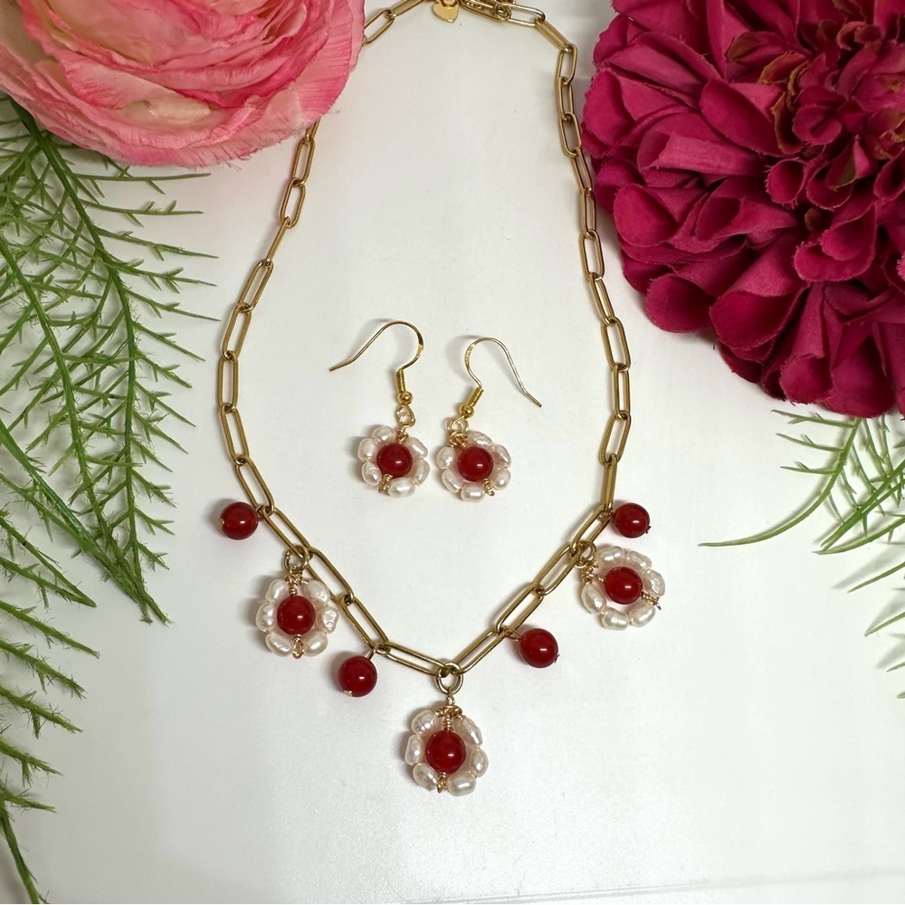 NEW⚜️Red Jade Freshwater Pearl Flower Charm Earrings - Picture 6 of 6